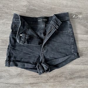 Sz 24 Aritzia DENIM FORUM The Arlo Short Jen Shorts
